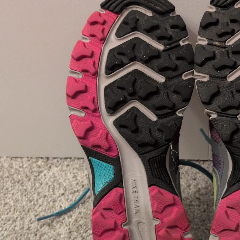 Nike Women's  Pink and Teal Trail Shoes - Picture 5 of 9